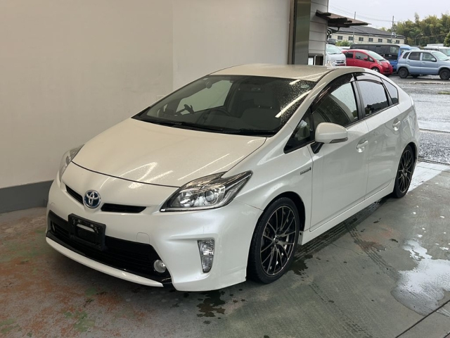 TOYOTA PRIUS — фото