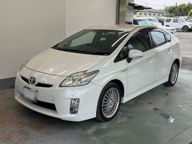 TOYOTA PRIUS — фото