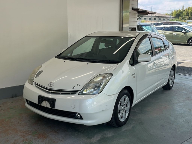 TOYOTA PRIUS — фото