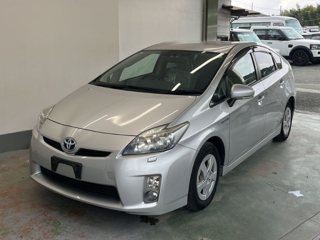 TOYOTA PRIUS — фото
