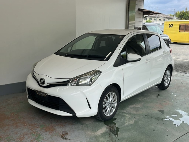 TOYOTA VITZ — фото