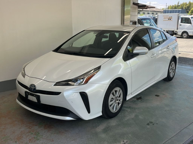 TOYOTA PRIUS — фото