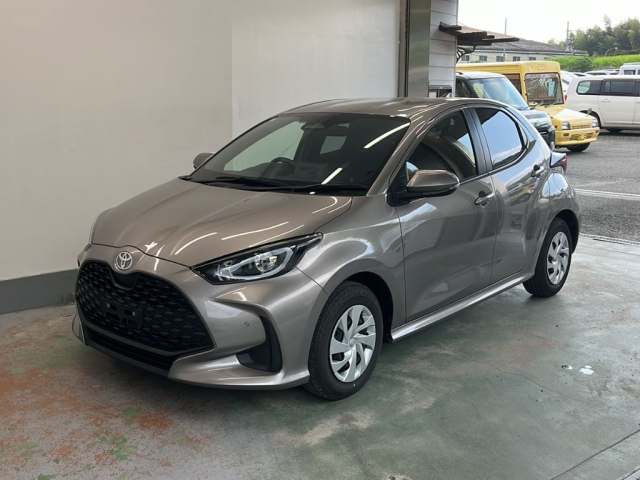 TOYOTA YARIS — фото