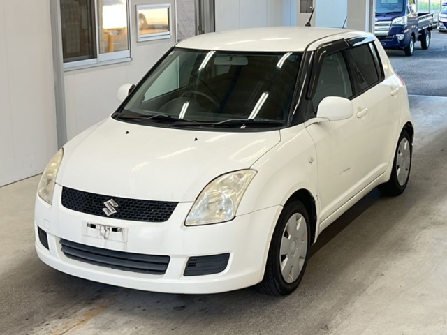 SUZUKI SWIFT — фото
