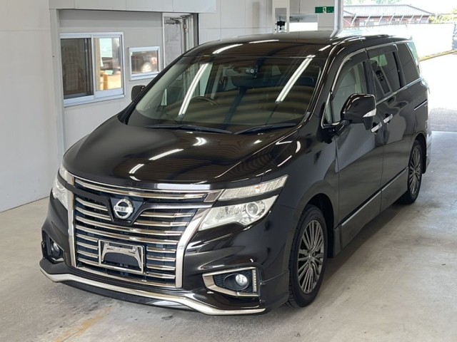 NISSAN ELGRAND — фото