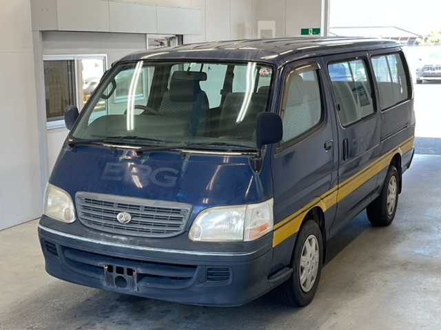 TOYOTA HIACE — фото