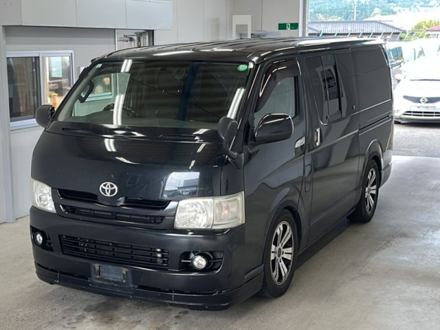 TOYOTA HIACE — фото