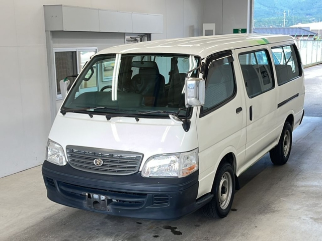 TOYOTA HIACE — фото
