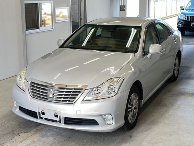 TOYOTA CROWN — фото