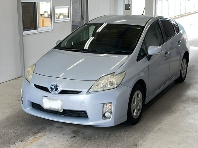 TOYOTA PRIUS — фото