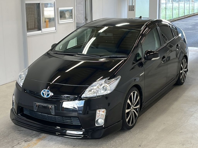 TOYOTA PRIUS — фото