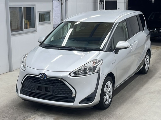 TOYOTA SIENTA — фото