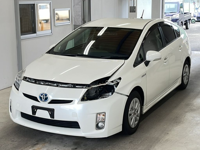 TOYOTA PRIUS — фото