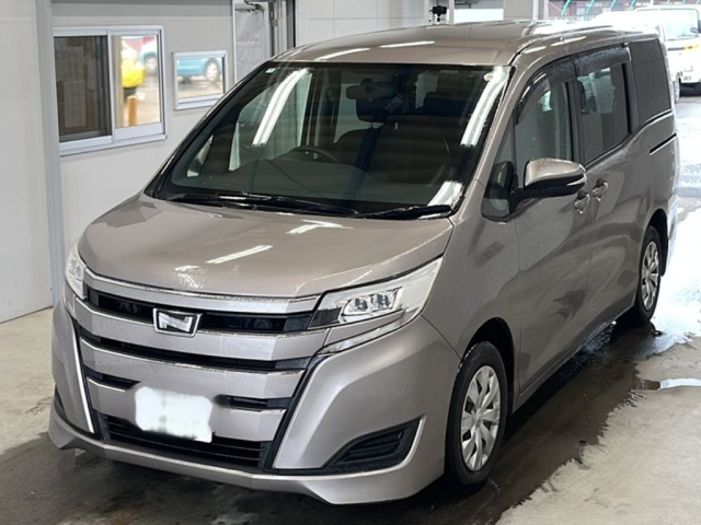 TOYOTA NOAH — фото