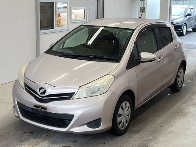 TOYOTA VITZ — фото
