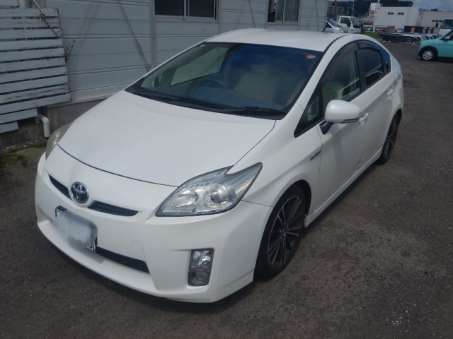 TOYOTA PRIUS — фото