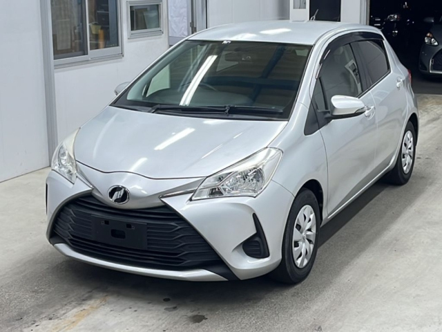 TOYOTA VITZ — фото