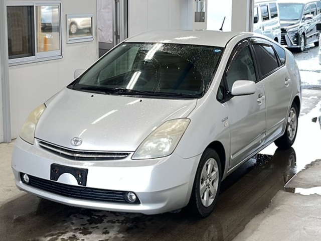 TOYOTA PRIUS — фото