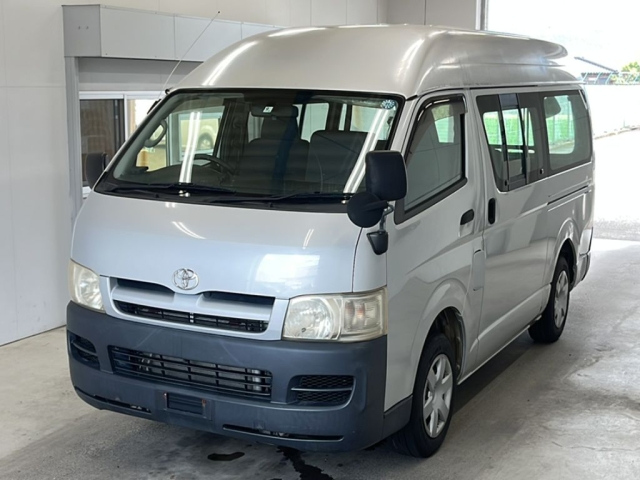 TOYOTA HIACE — фото