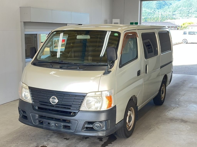 NISSAN CARAVAN — фото
