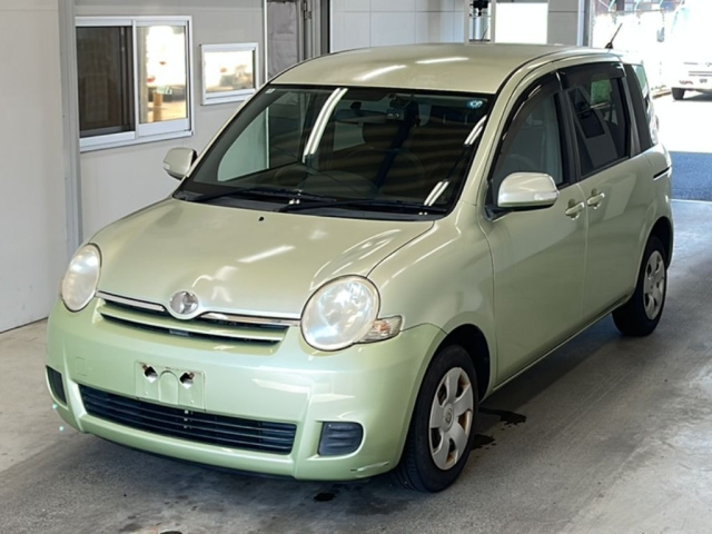 TOYOTA SIENTA — фото