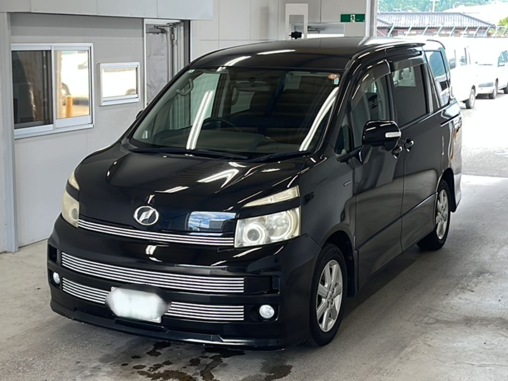 TOYOTA VOXY — фото
