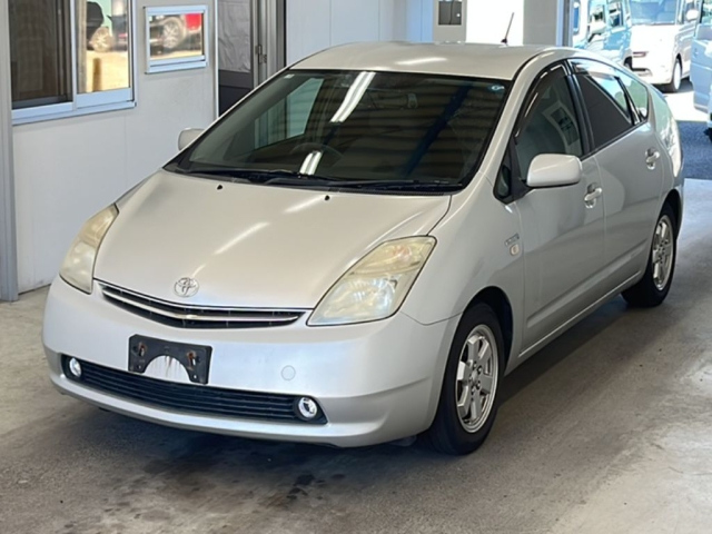 TOYOTA PRIUS — фото