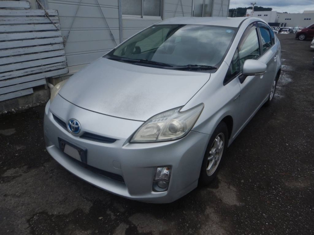 TOYOTA PRIUS — фото