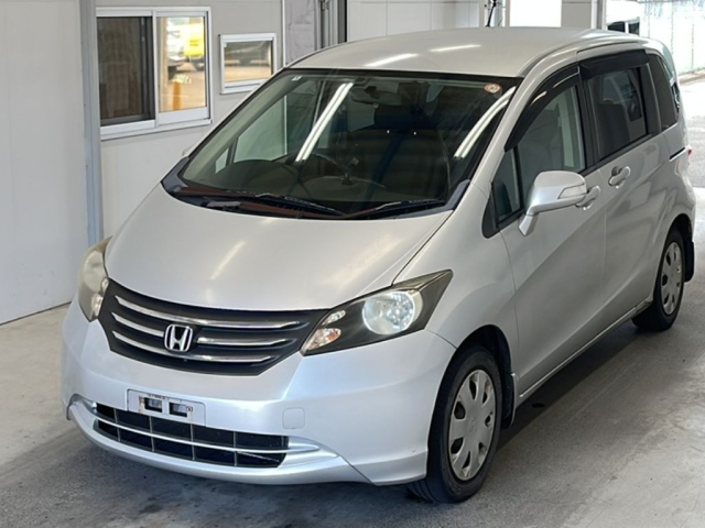 HONDA FREED — фото