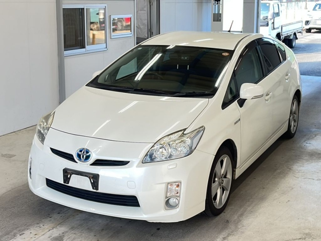 TOYOTA PRIUS — фото
