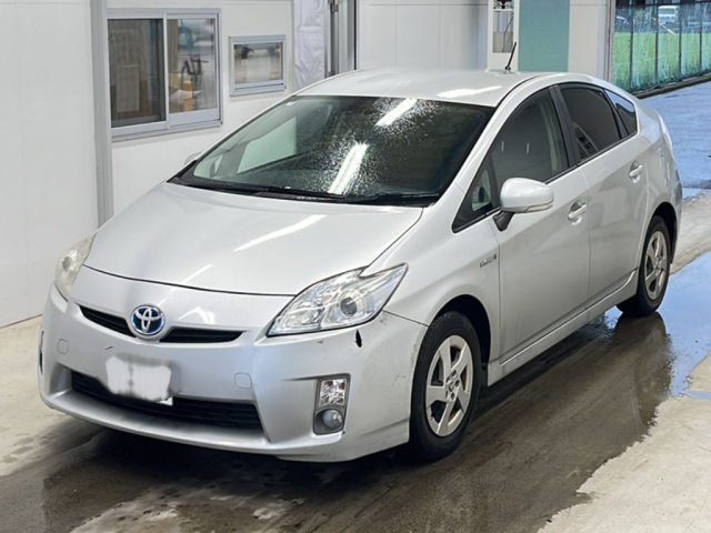 TOYOTA PRIUS — фото