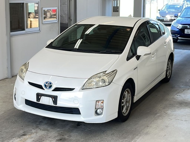 TOYOTA PRIUS — фото