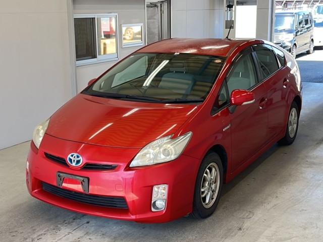 TOYOTA PRIUS — фото