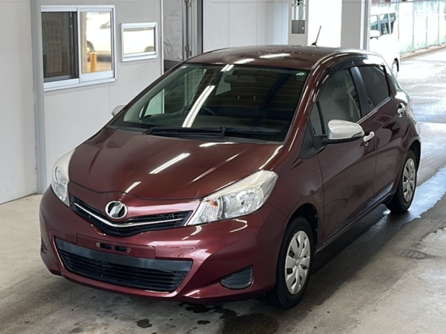 TOYOTA VITZ — фото