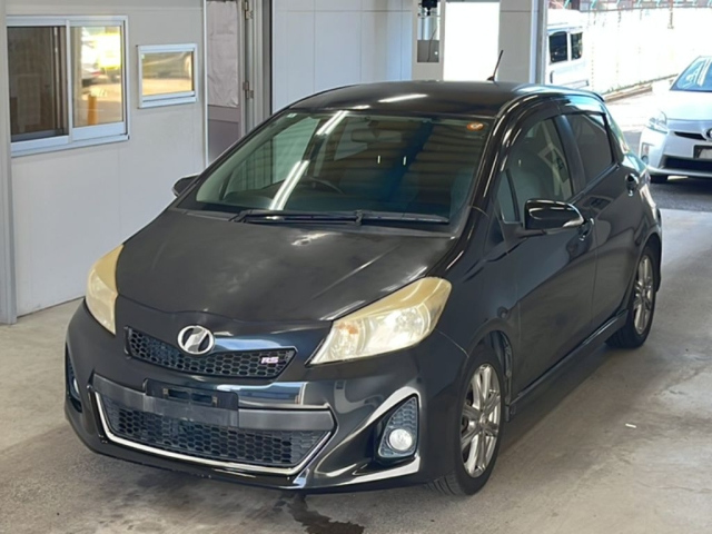 TOYOTA VITZ — фото