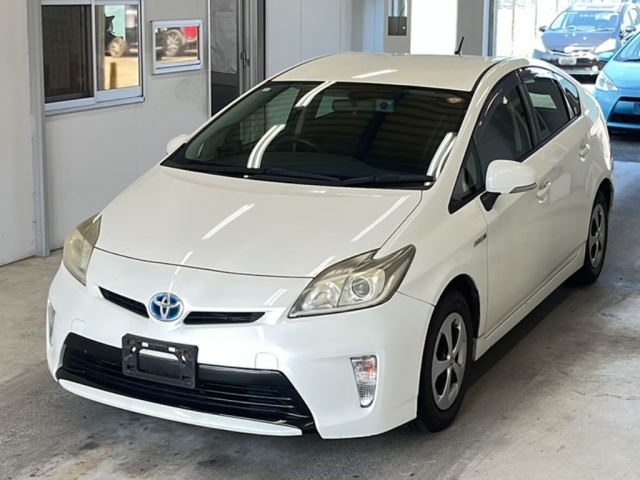 TOYOTA PRIUS — фото