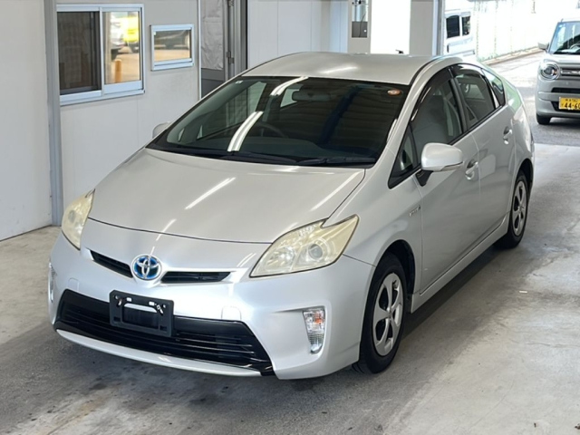 TOYOTA PRIUS — фото