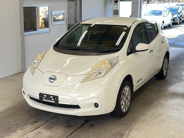 NISSAN LEAF — фото