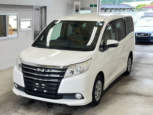 TOYOTA NOAH — фото