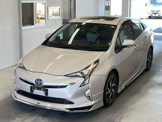 TOYOTA PRIUS — фото