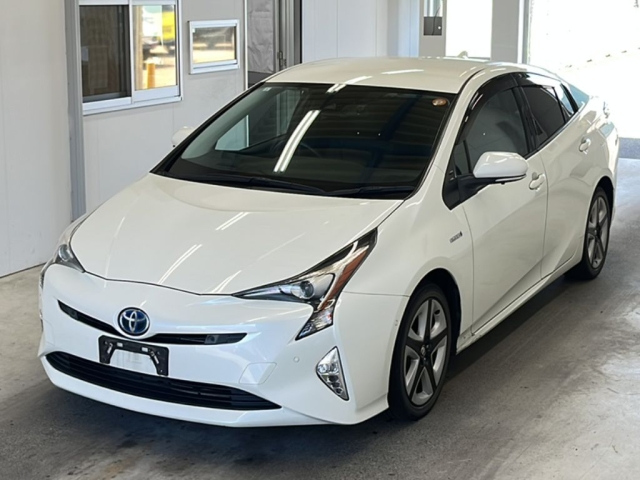 TOYOTA PRIUS — фото