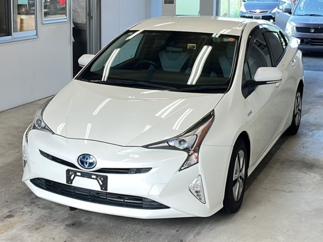 TOYOTA PRIUS — фото