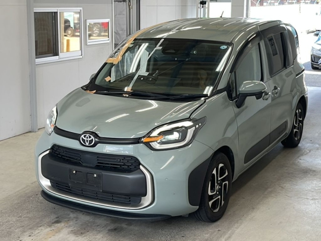 TOYOTA SIENTA — фото