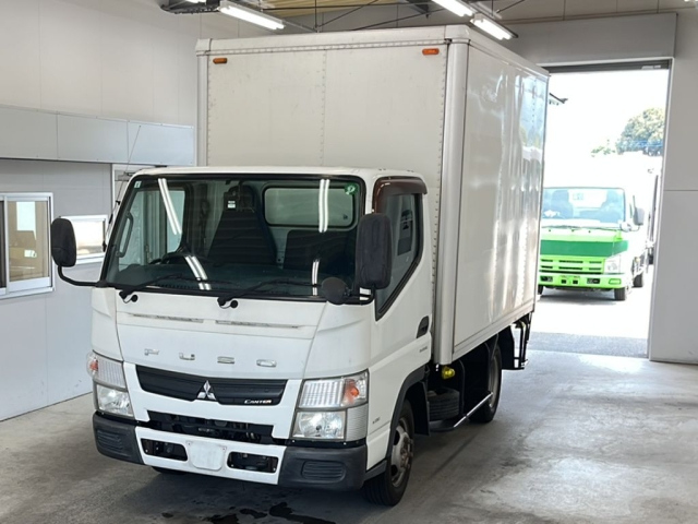 MITSUBISHI CANTER — фото
