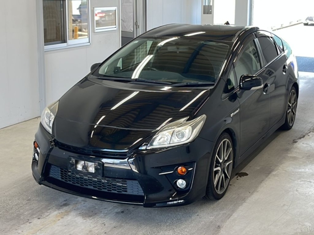 TOYOTA PRIUS — фото