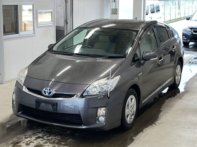 TOYOTA PRIUS — фото