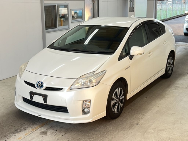 TOYOTA PRIUS — фото