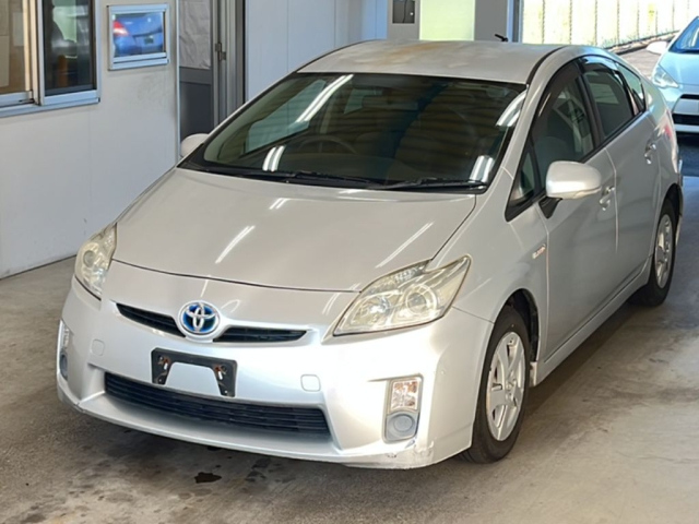 TOYOTA PRIUS — фото