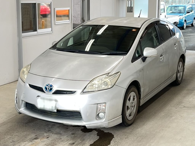 TOYOTA PRIUS — фото