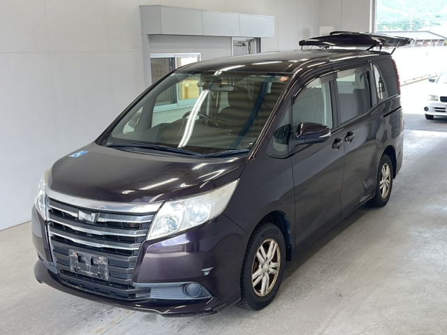 TOYOTA NOAH — фото